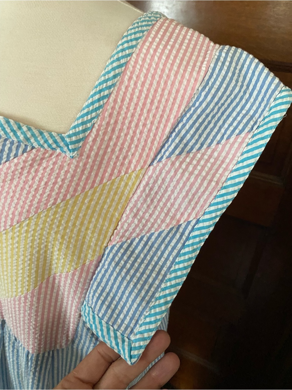 Saybury Vintage House Dress . Seersucker chevron design. 1980’s - Picture 5 of 9
